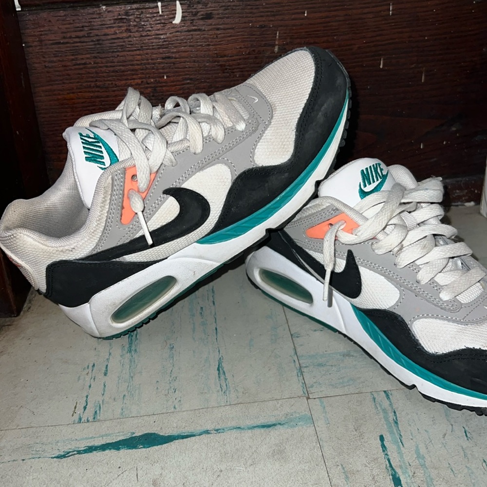 Nike air maxes